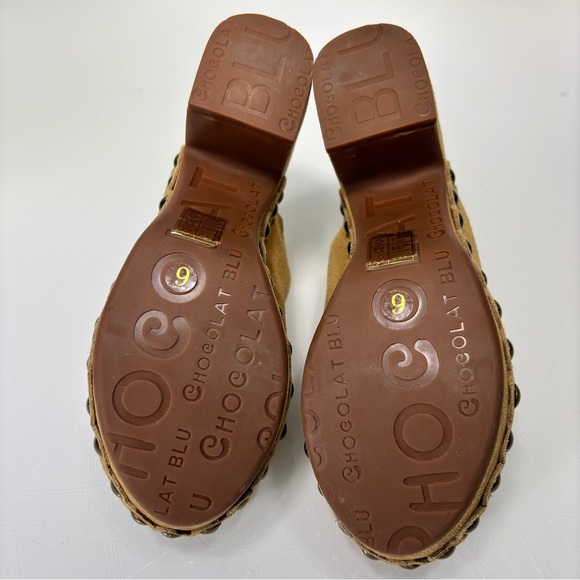 Chocolat Blu Gemini Scalloped Studded Tan Suede Heeled Clogs Size 6 - Picture 14 of 15